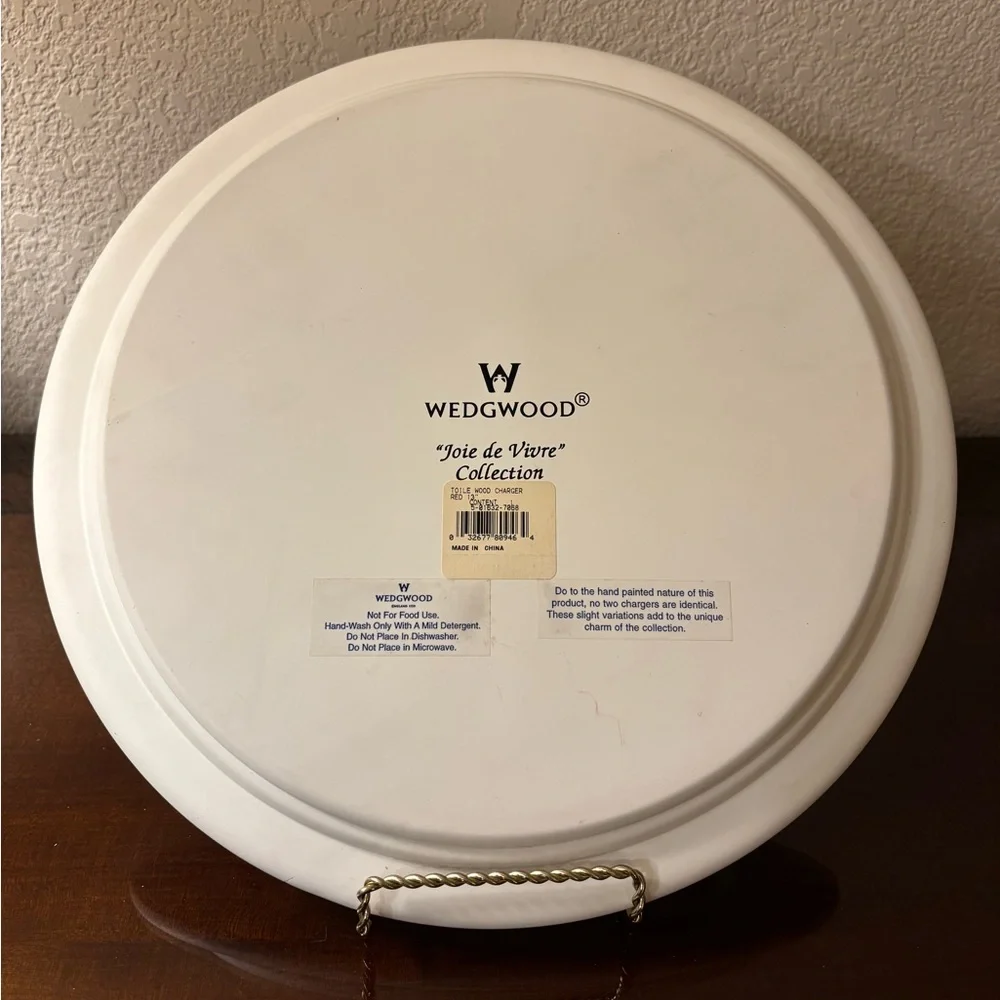 Wedgwood Toile Elegant Red and White Decorative Plate “Joie de vivre” Collection